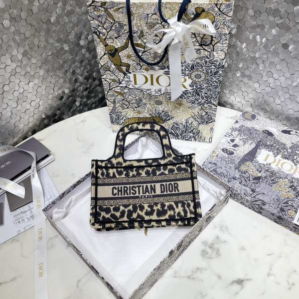D*or book tote mini