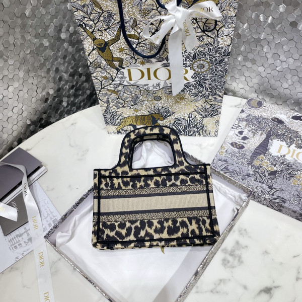 D*or book tote mini
