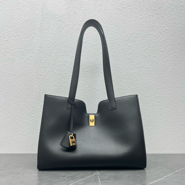 Ce**e cabas 16 in smooth calfskin