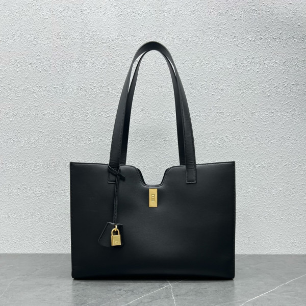 Ce**e cabas 16 in smooth calfskin