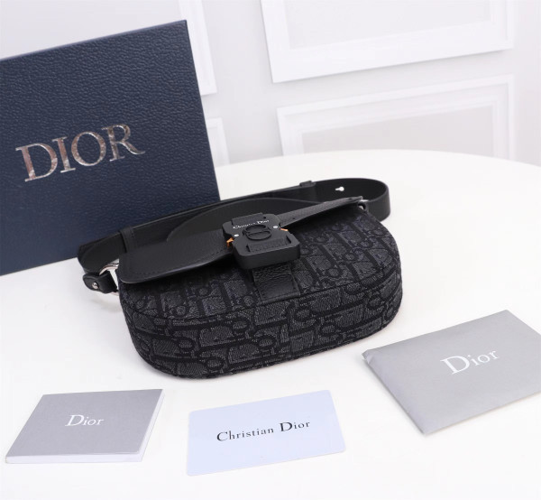 D*or saddle pouch with strap