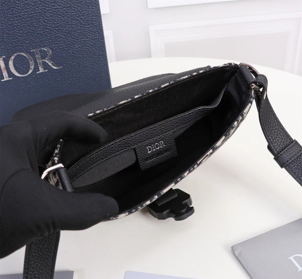D*or saddle pouch with strap
