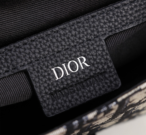 D*or saddle pouch with strap