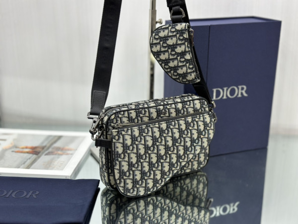 D*or saddle triple pouch