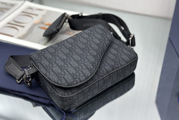 D*or saddle triple pouch