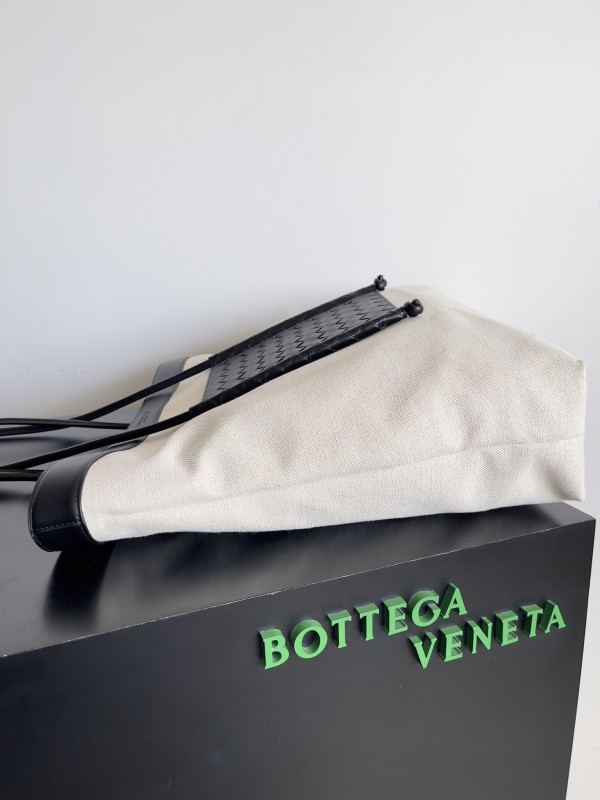 Bo*te*ga ve*ne*ta portello tote