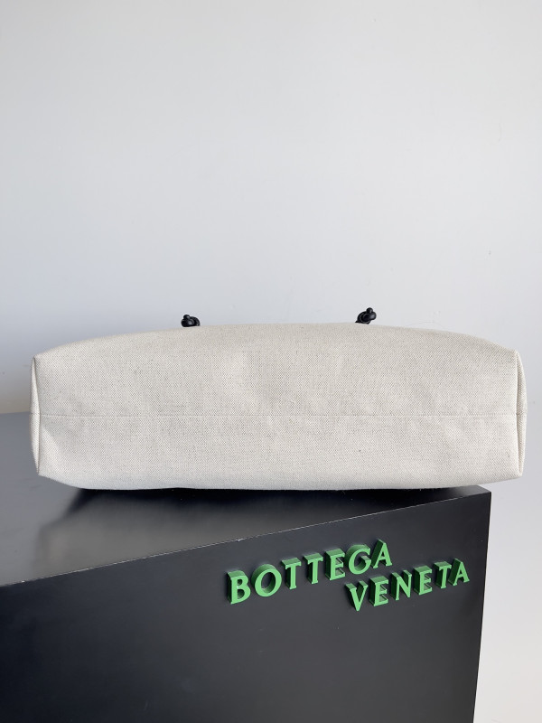 Bo*te*ga ve*ne*ta portello tote