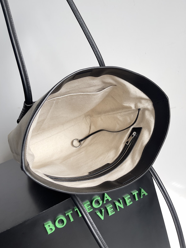Bo*te*ga ve*ne*ta portello tote