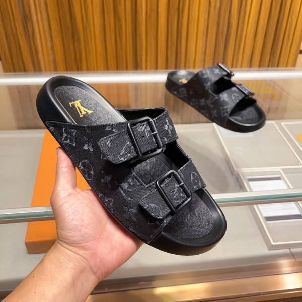 l**is V*t*n slippers