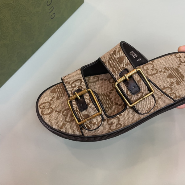 G*u*i slipper