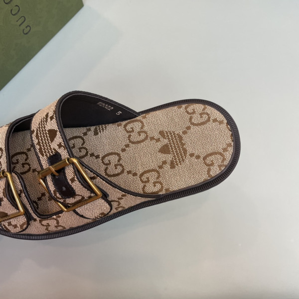 G*u*i slipper