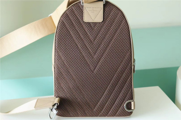 l**is V*t*n pilot slingbag
