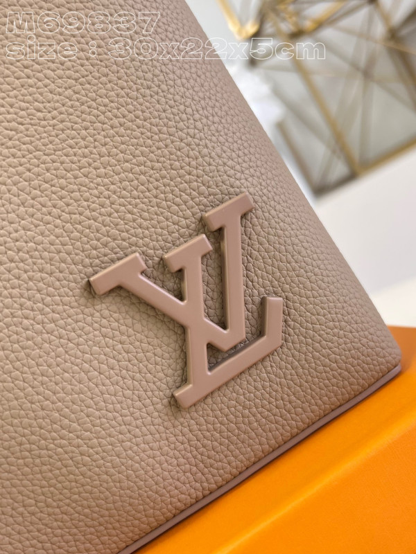 l**is V*t*n ipad pouch