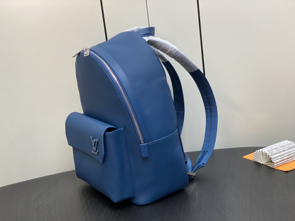 l**is V*t*n takeoff backpack
