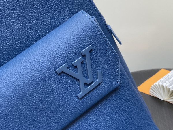 l**is V*t*n takeoff backpack