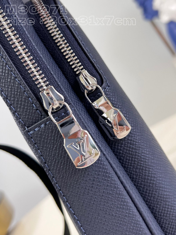 l**is V*t*n avenue slingbag nm