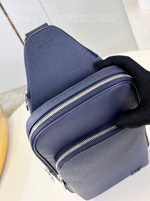 l**is V*t*n avenue slingbag nm
