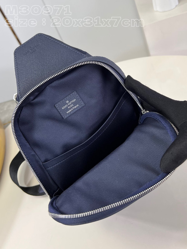 l**is V*t*n avenue slingbag nm
