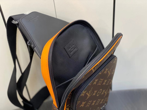 l**is V*t*n avenue slingbag