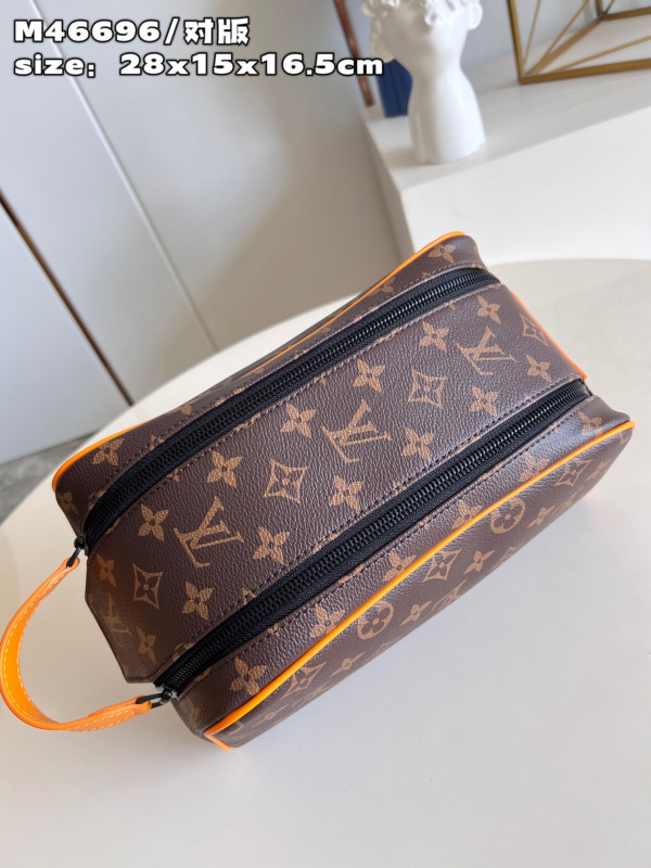 l**is V*t*n dopp kit toilet pouch