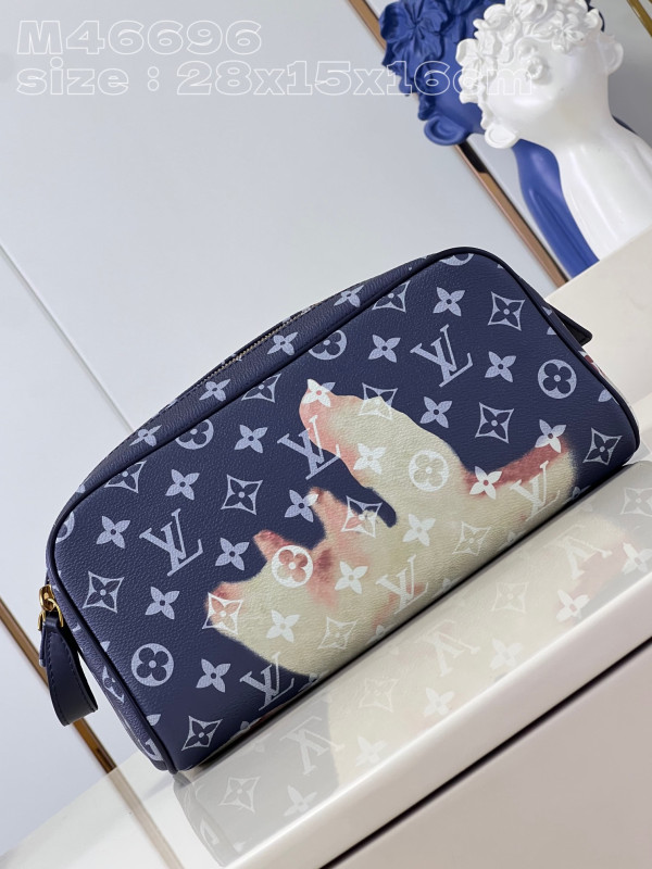 l**is V*t*n dopp kit toilet pouch