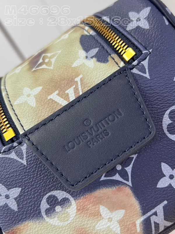 l**is V*t*n dopp kit toilet pouch