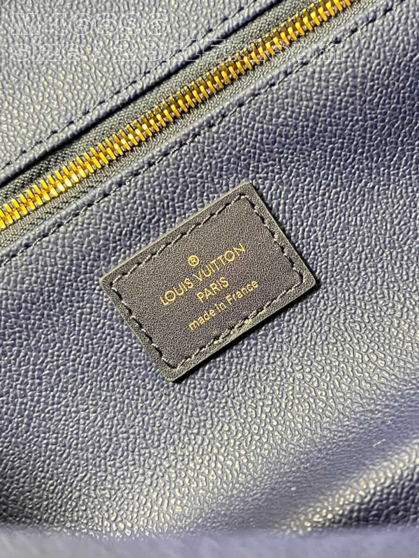 l**is V*t*n dopp kit toilet pouch