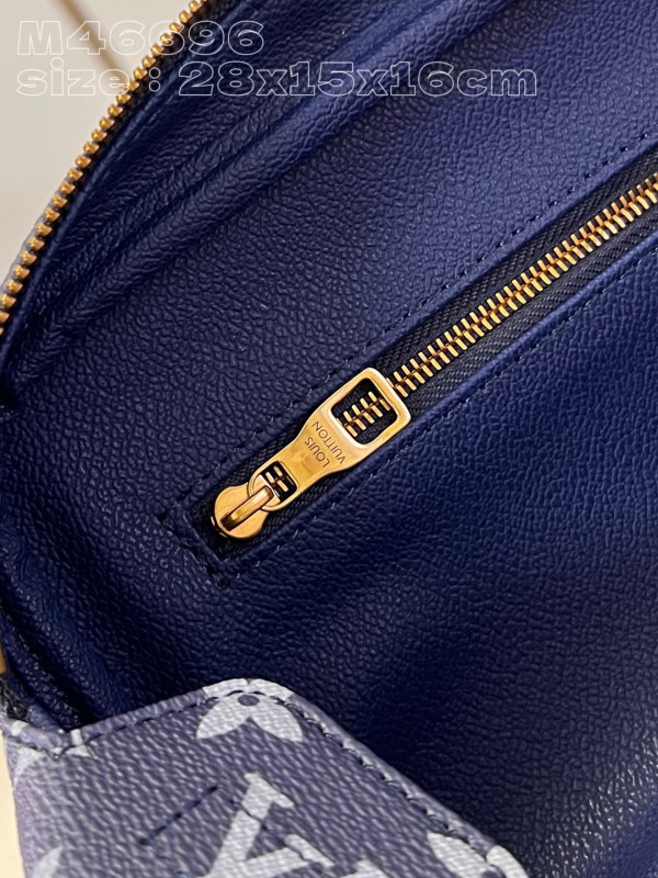 l**is V*t*n dopp kit toilet pouch