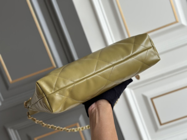 CL 22 SMALL HANDBAG