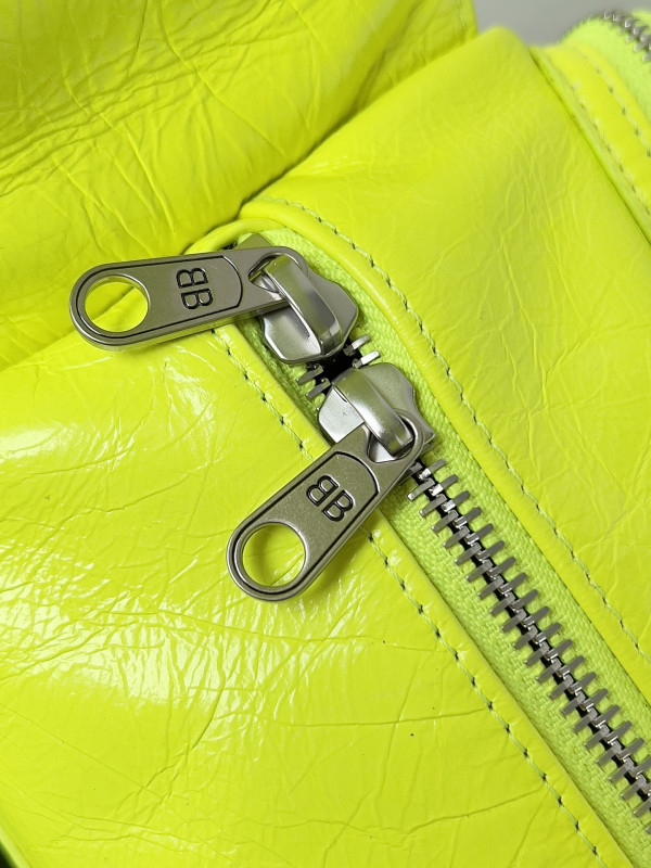 ba*len*cia*ga S*perbusy xs sling bag