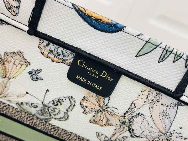 large D*or book tote