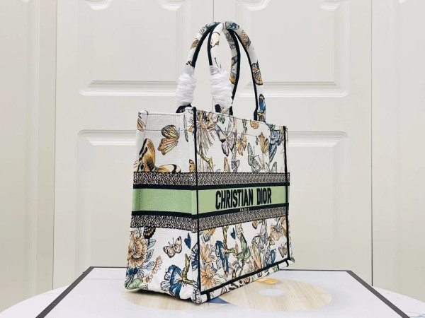 medium D*or book tote