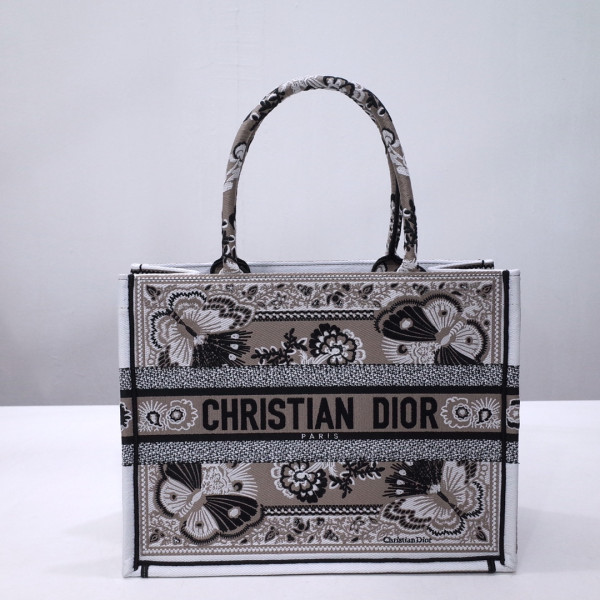 medium D*or book tote