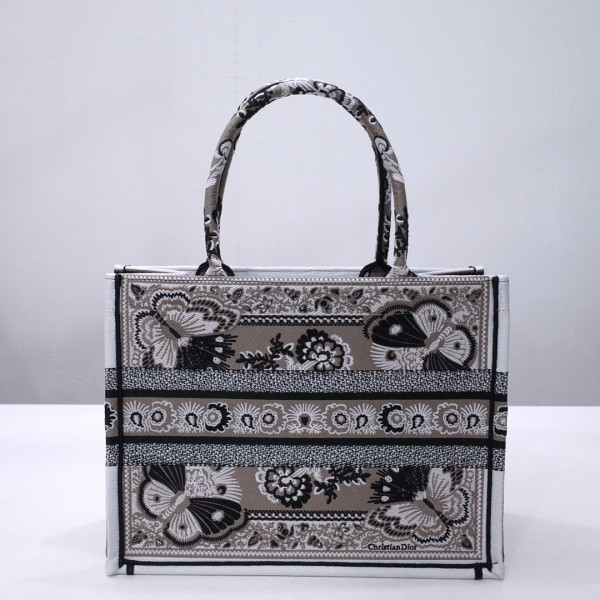 medium D*or book tote