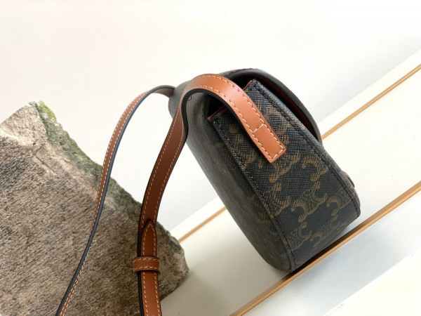 Ce**e besace cuir triomphe