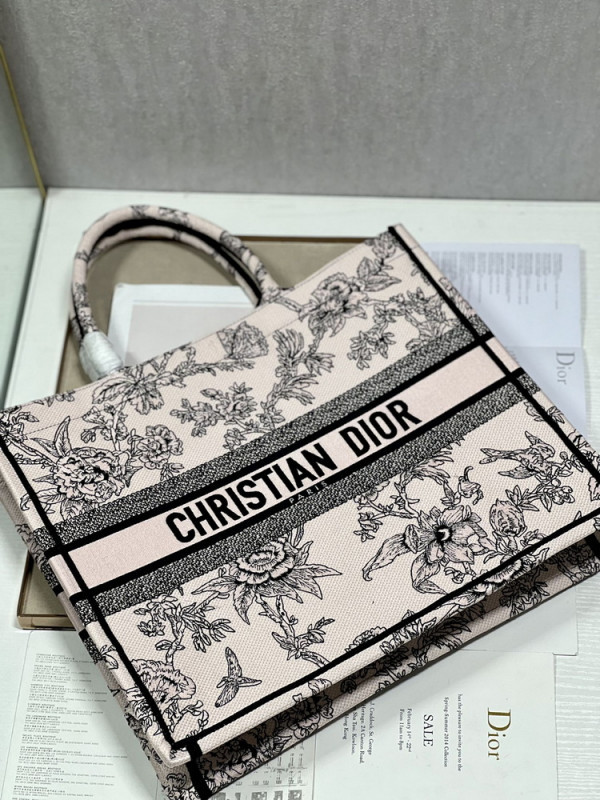 large D*or book tote