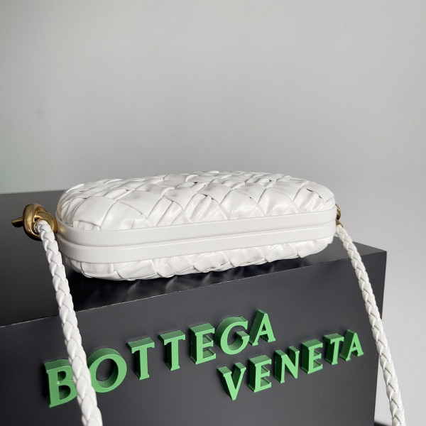 Bo*te*ga ve*ne*ta knot minaudiere on strap