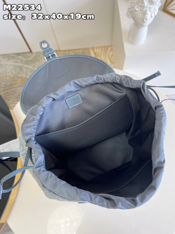 l**is V*t*n montsouris backpack