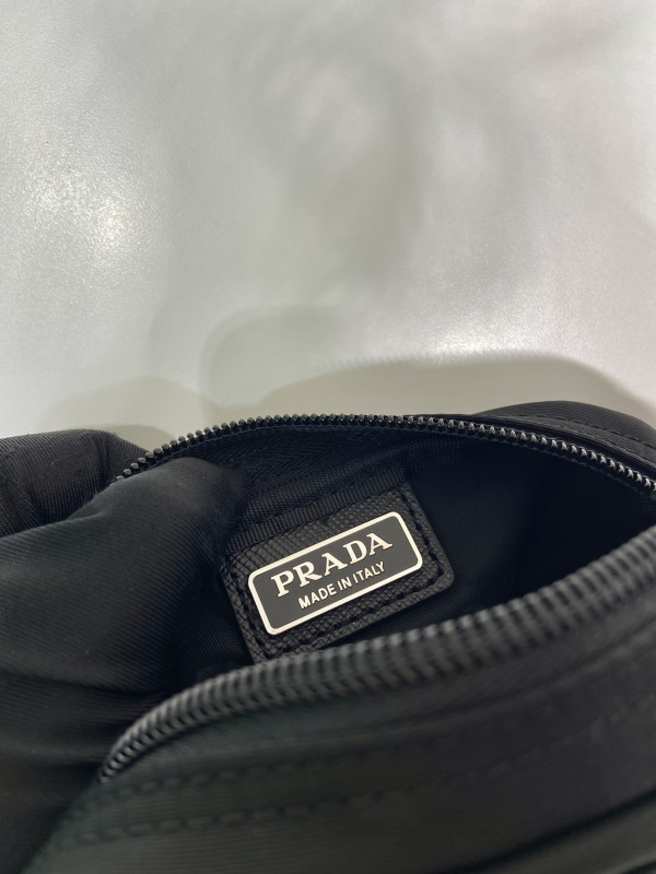 Pra*a re-nylon necessaire