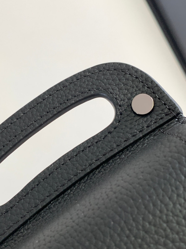 D*or saddle vertical pouch with strap