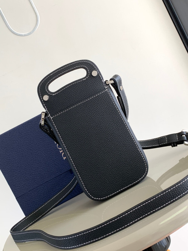 D*or saddle vertical pouch with strap