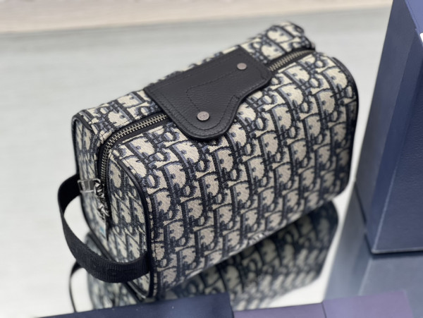 D*or lingot toiletry bag