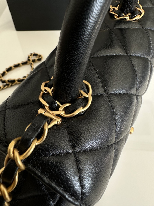 CL FLAP BAG WITH TOP HANDLE