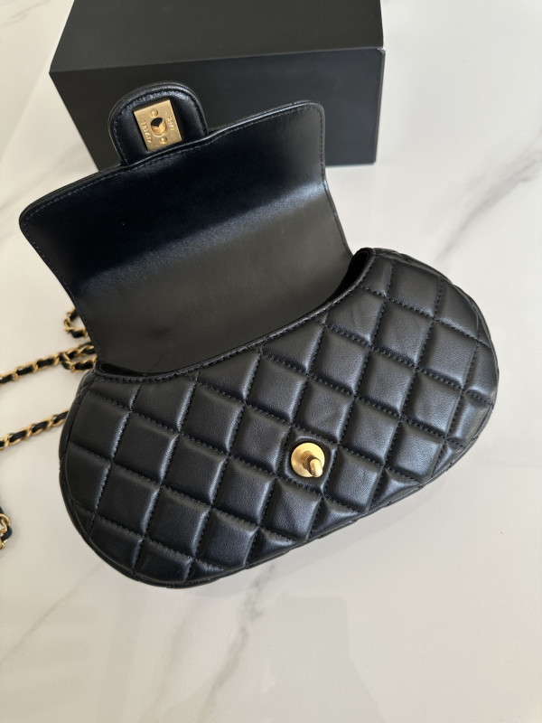 CL FLAP BAG WITH TOP HANDLE