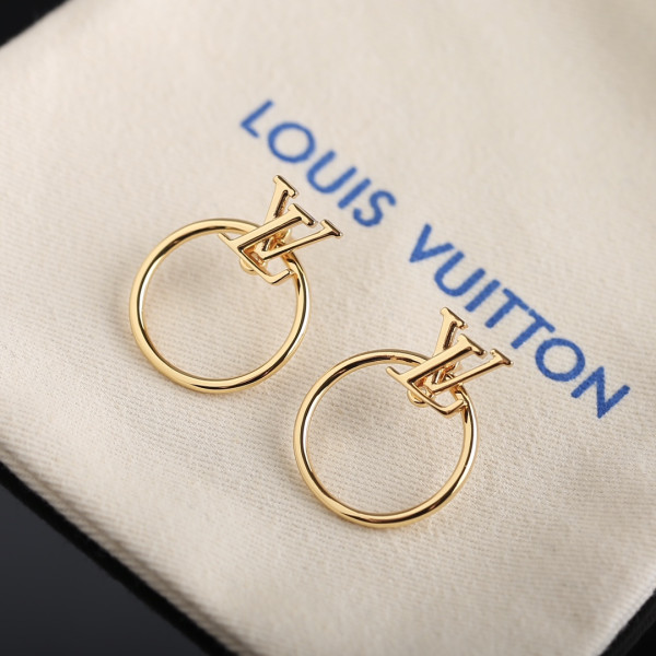 l**is V*t*n earrings