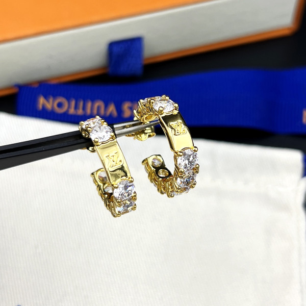 l**is V*t*n earrings