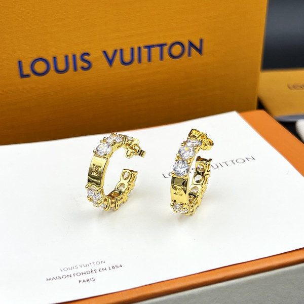 l**is V*t*n earrings