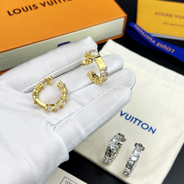 l**is V*t*n earrings