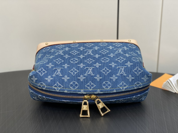 l**is V*t*n pochette cosmétique gm