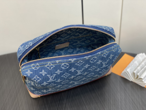 l**is V*t*n pochette cosmétique gm